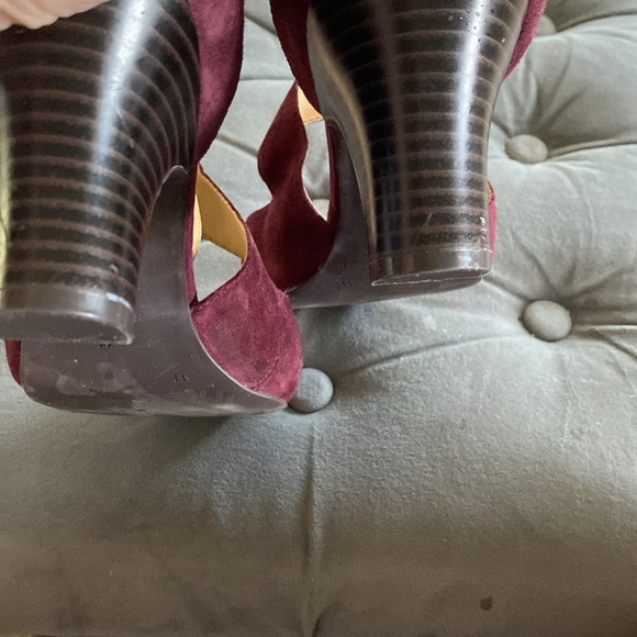 Easy spirit burgundy suede heels with crossover Velcro strap - Picture 8 of 15